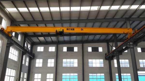 哪些類型的起重機(jī)適合于小空間的吊運(yùn)使用？